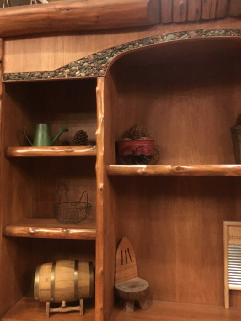 decor at whispering canyon cafe